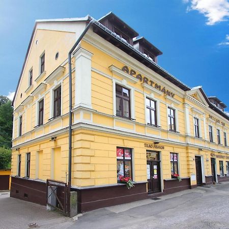 Yellow Street Apartment Рокитнице над Ийзероу Екстериор снимка
