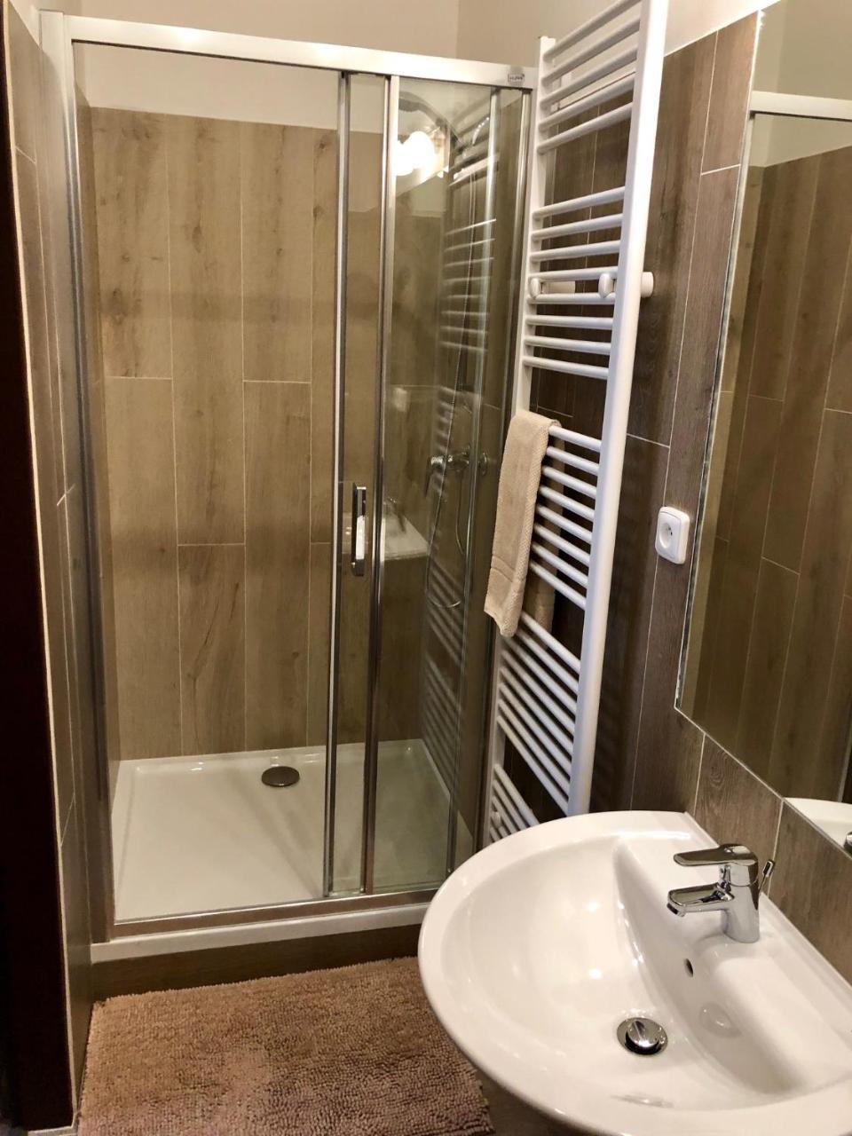 Yellow Street Apartment Рокитнице над Ийзероу Екстериор снимка