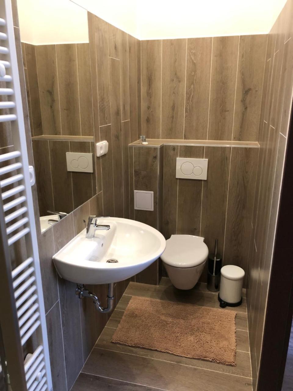 Yellow Street Apartment Рокитнице над Ийзероу Екстериор снимка